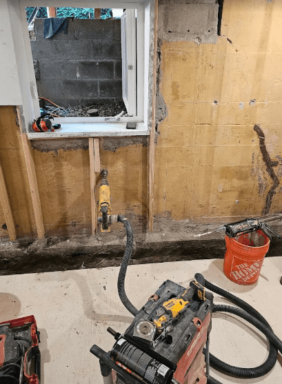Home foundation being waterproofed oregon