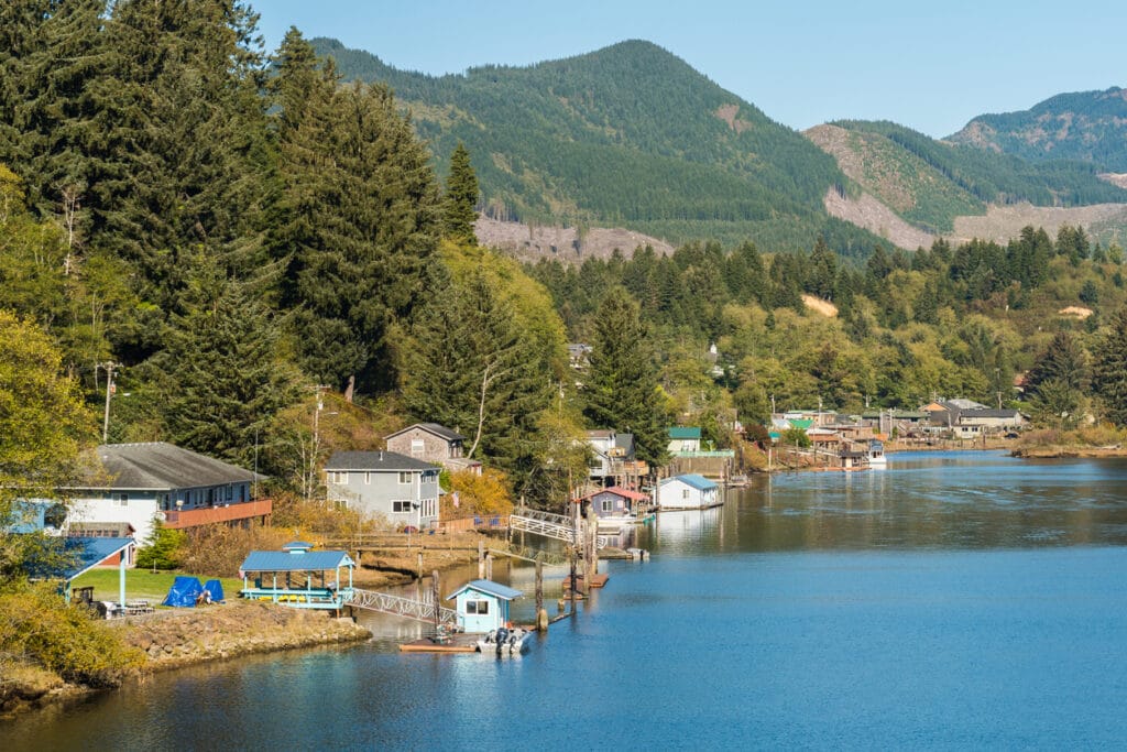 Homes in oregon besides a lake